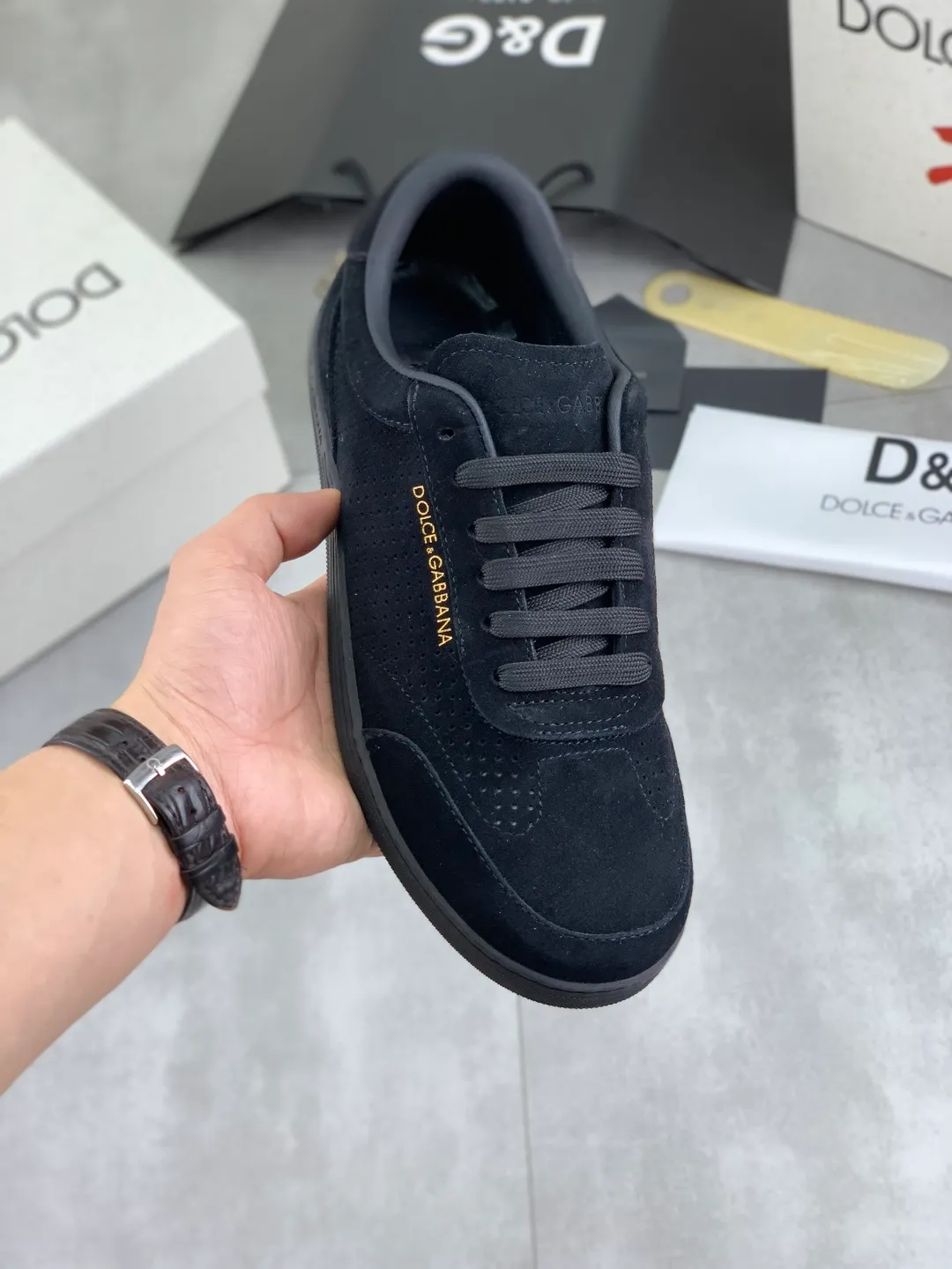 Men's shoes P500 💰 [New model] The latest hot model, top original quality, the official website is synchronized with "DOLCE&GABBANA [Dolce & Gabbana] ~ High Quality." The effect is low-cut casual DG men's shoes, loved by many celebrities, using high-end imported first-layer frosted calfskin with punched logo design + cowhide feet, simple and elegant, perfect interpretation of the latest inspiration for shoes, classic and fashionable integration, luxury dream, dominating fashion Suitable for drivers, light and comfortable to drive, light and breathable for outdoor travel, high-end quality, trustworthy, 3️⃣color🉑️choice! Code number: 38-46